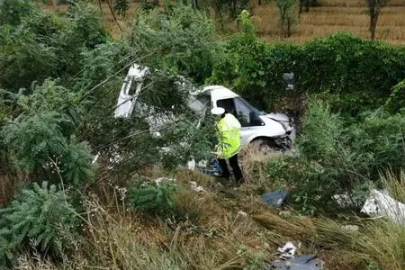 文莱高速高速紧急拖车,24小时道路救援,流动补胎,搭电换电瓶|高速紧急电话